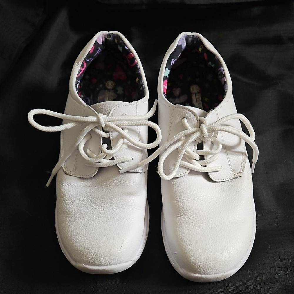 Hawkwell Bregella White Heart Nursing Shoes - Size 6.5
